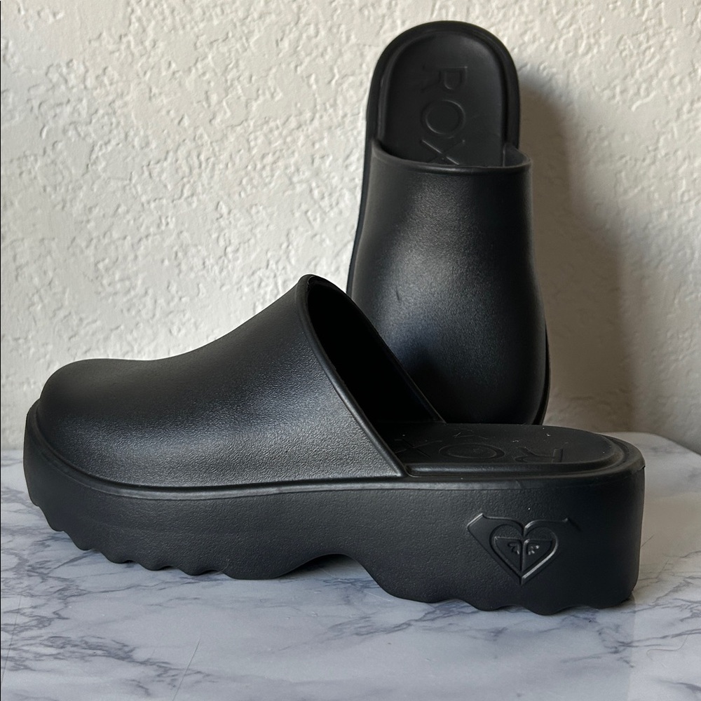 ROXY MADDY CLOG Effortless Style and Comfort Black Slip-On Platform Clog